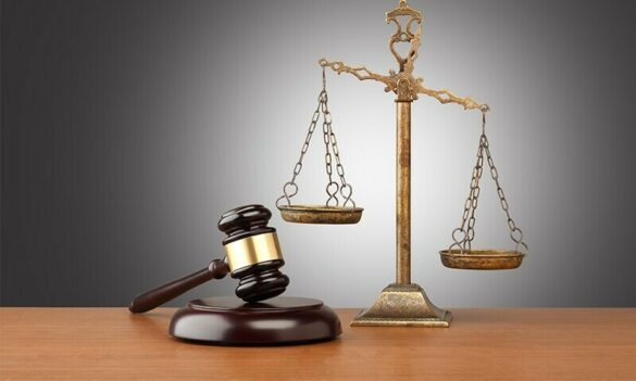 ساہیوال کے علاقے ہڑپہ میں وکیل سے مبینہ بدسلوکی کے معاملے پر عدالت نے تین ایلیٹ فورس اہلکاروں کے خلاف قانونی کارروائی کا حکم دے دیا۔